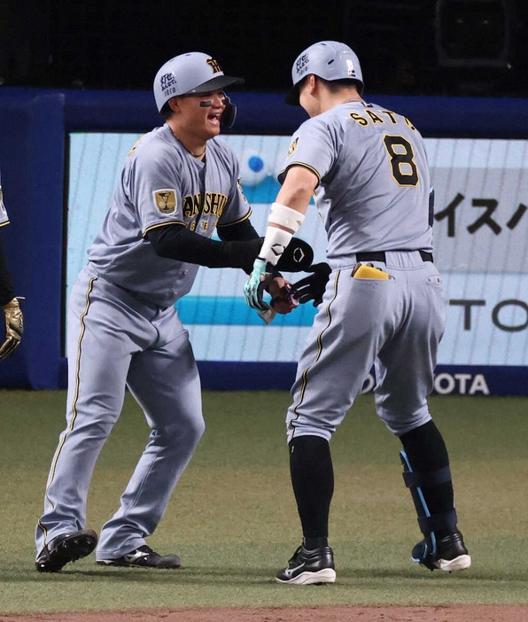 阪神 佐藤輝明「2人でどんどん打っていきたい」虎の主軸2人で“キング争い”けん引 2発で森下と3差に