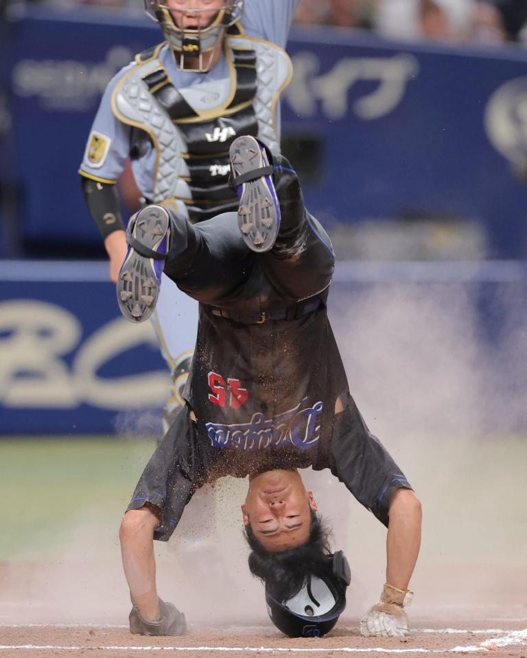 阪神 大山悠輔が好判断で同点阻止 一塁で遊撃からの送球を受ける→内野ゴロで二塁から本塁突入の走者を本塁タッチアウトに