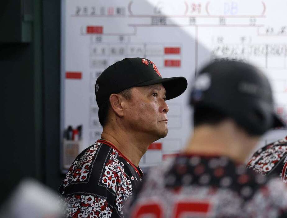 巨人・橋上監督代行「つながらない典型みたいな試合に」 得意のDeNAに痛恨...6カードぶり負け越し